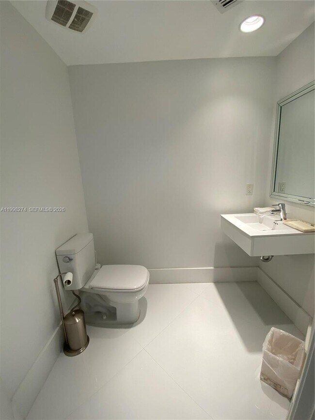 Building Photo - 17301 Biscayne Blvd