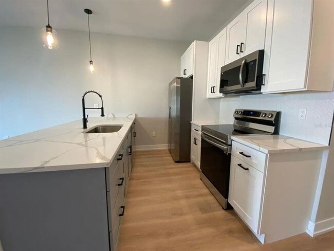 Building Photo - 10524 Pendleton Ave