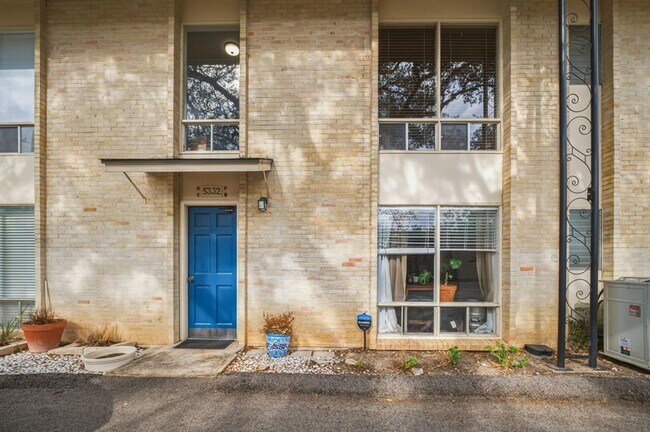 Building Photo - 5332 Balcones Dr