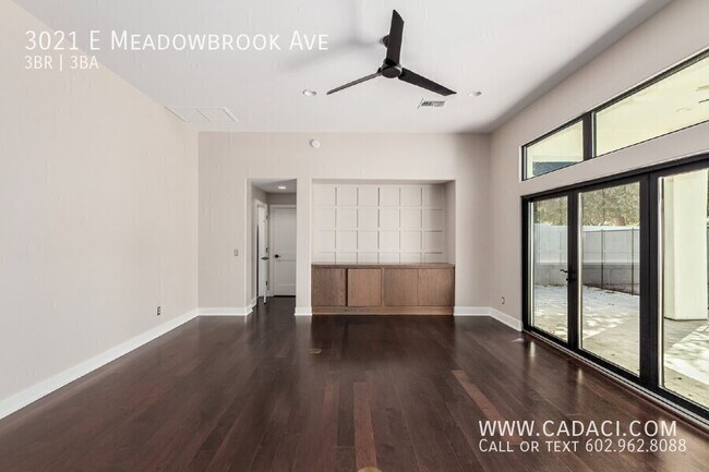 Building Photo - 3021 E Meadowbrook Ave