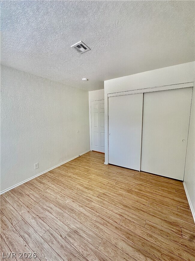 Building Photo - 5042 S Rainbow Blvd