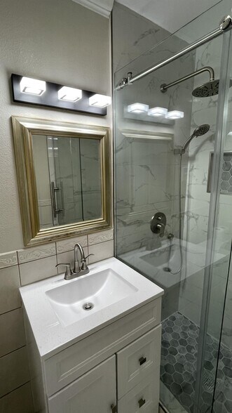 Building Photo - 5138 W 141st St