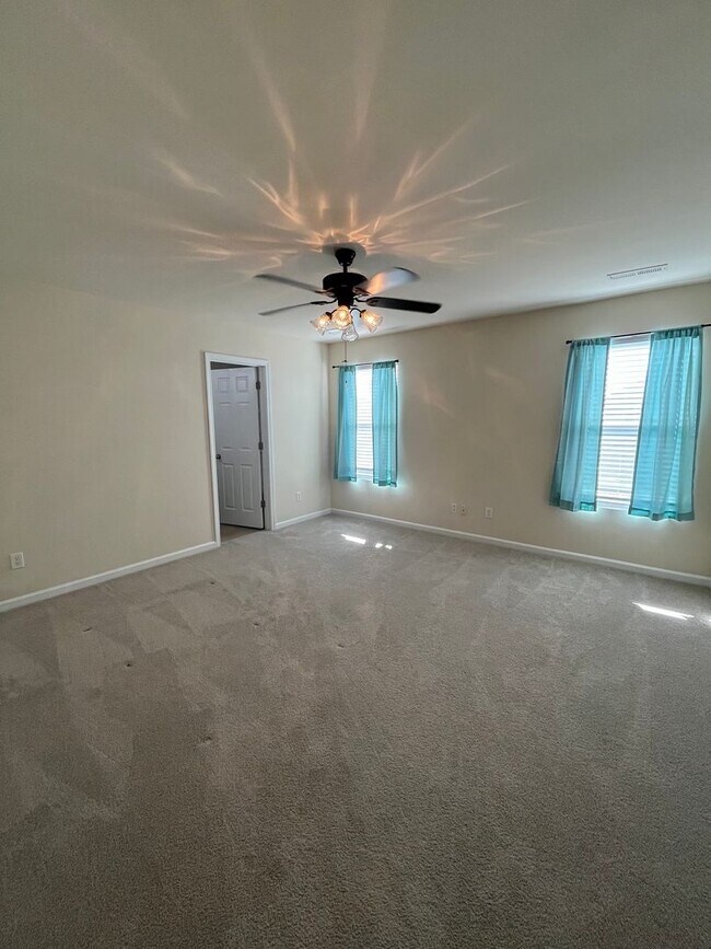 Building Photo - 275 Cameron St