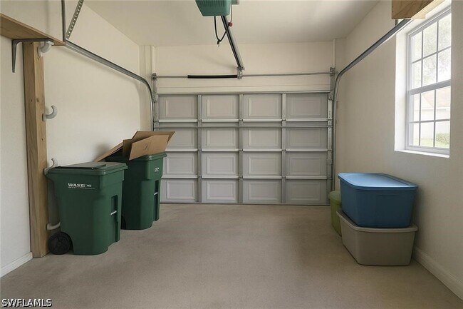 Building Photo - 700 Luisa Ln
