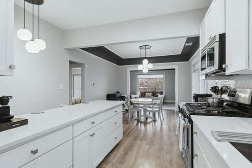 Building Photo - Beautiful 3 Bedroom Craftsman Bungalow Furnished or Unfurnished Available NOW!