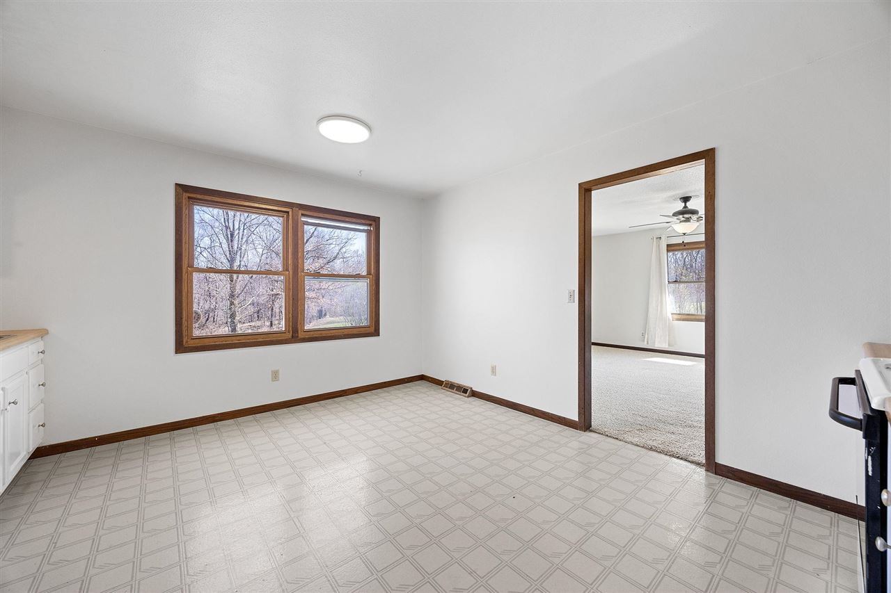 Building Photo - 1564 Prairie du Chien Rd
