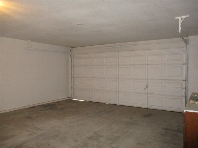 Building Photo - 1715 La Entrada Dr