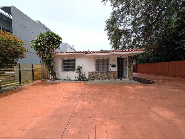 Primary Photo - 2281 SW 16th Ct