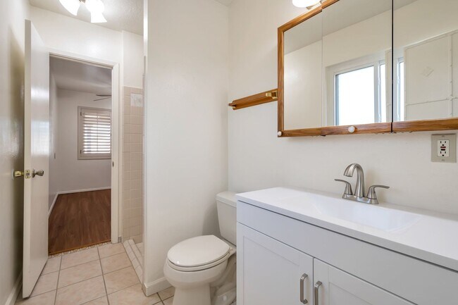 Building Photo - Meticulously Maintained 4 bed Scottsdale Home