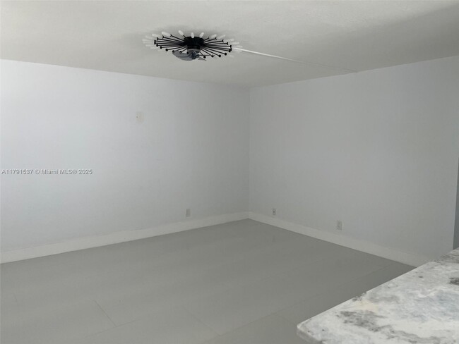 Building Photo - 98 Normandy Ln