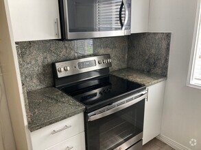 Building Photo - Spacious updated 2bd 2ba condo in Culver City