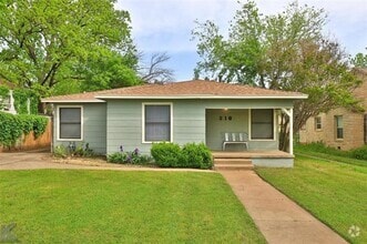 Building Photo - 218 College Dr