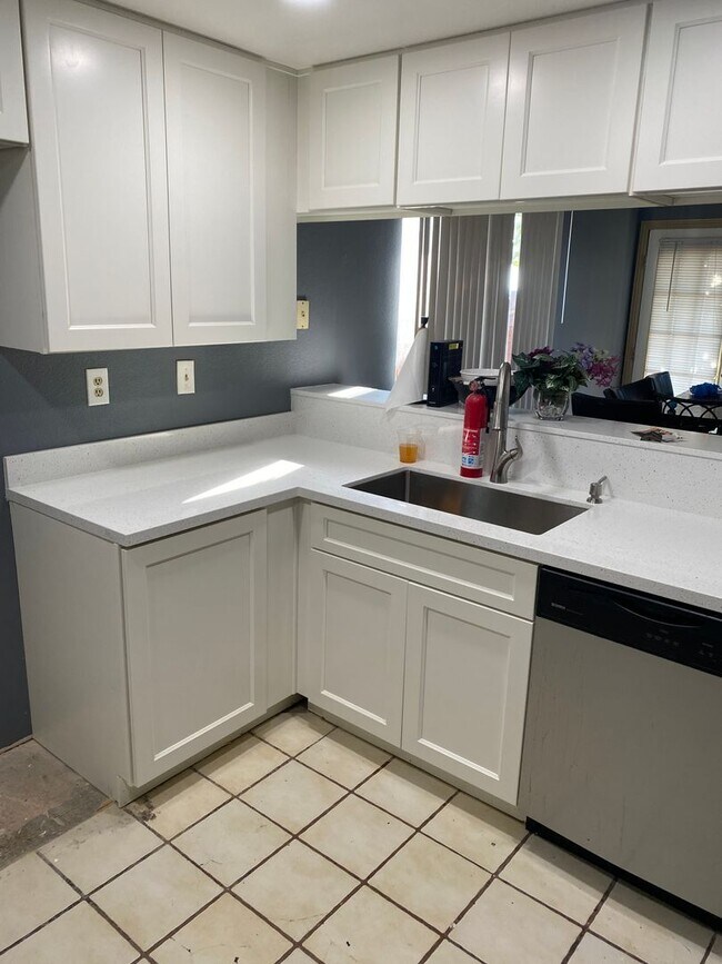 Building Photo - 317 Arrowhead Dr