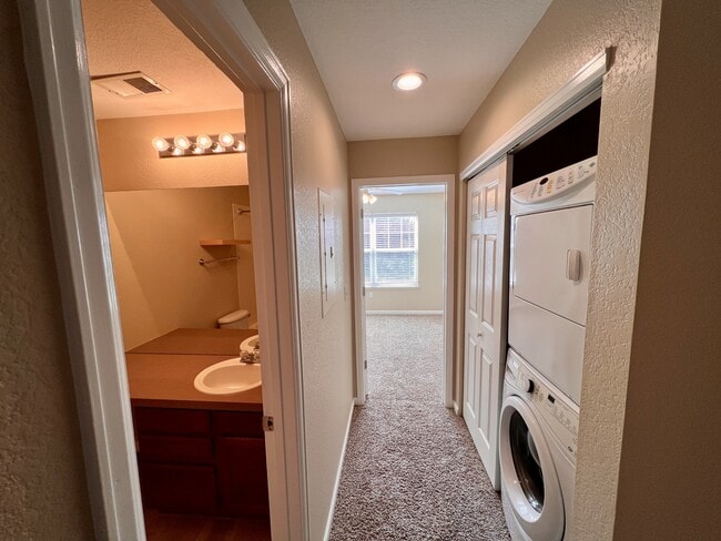 Building Photo - 5225 White Willow Dr