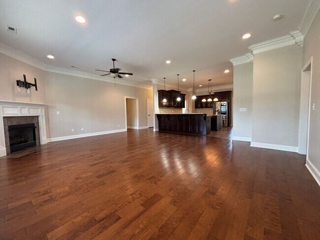 Building Photo - Madison City Schools with a 3 car garage and large fenced yard!