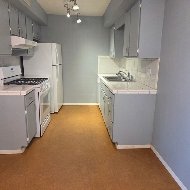 Building Photo - South Lincoln 1-bedroom apartment