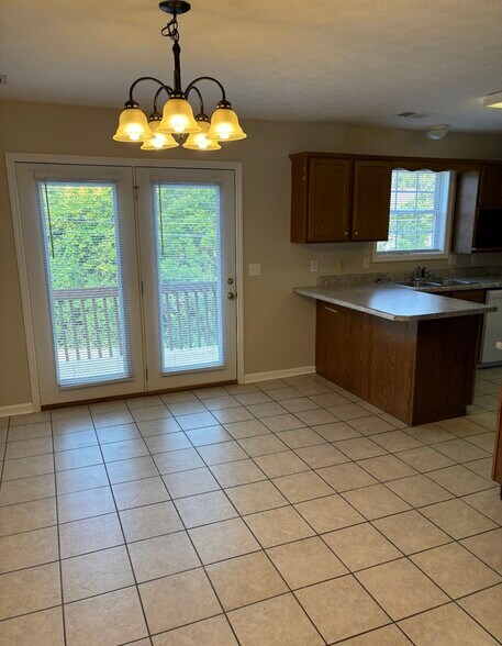 Building Photo - 542 Reynolds Dr