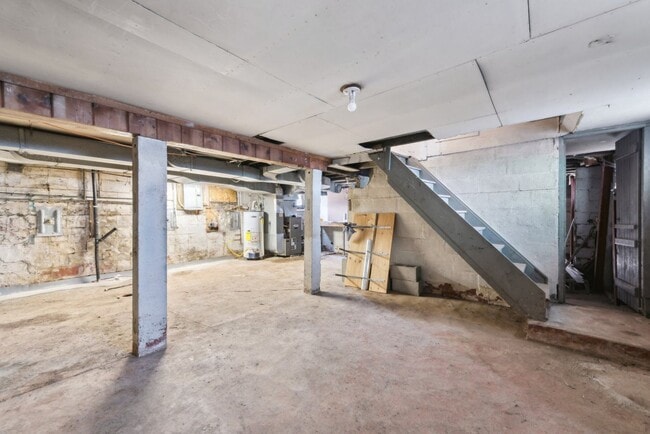 Building Photo - $300 OFF 1ST MONTH OF RENT! Beautiful 3 be...