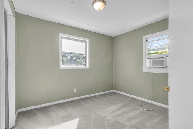 Building Photo - 304 B St