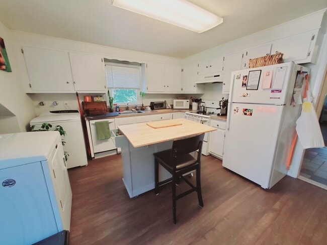 Building Photo - 47 Whitmore Ln