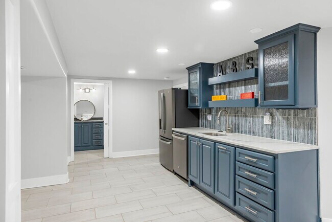 Building Photo - 6661 Woodson Dr