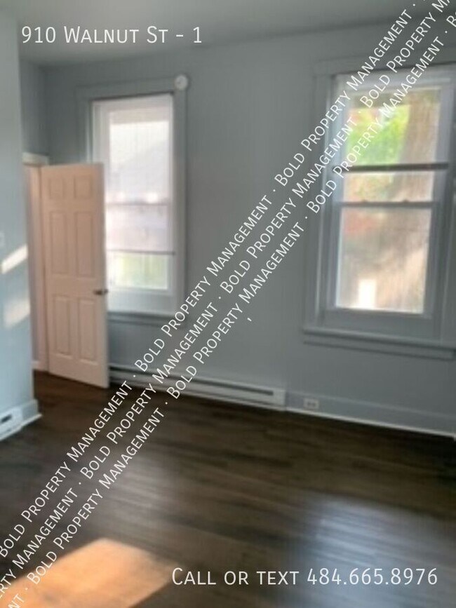 Building Photo - 910 Walnut St