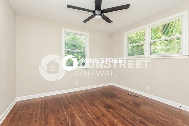 Building Photo - 3 Bedroom Pet-Friendly Home in NASHVILLE, TN with Main Street Renewal
