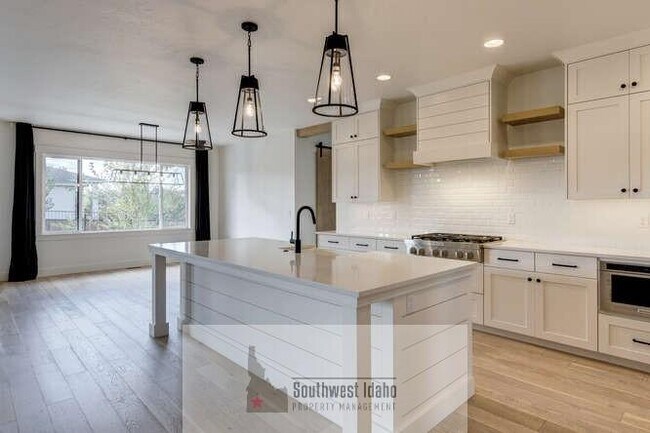 Building Photo - 7655 W Meltwater Ln