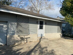 Building Photo - 407 E Homan Ave