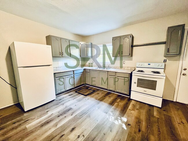 Building Photo - 2 Bedroom house in West Louisville- Section 8 accepted