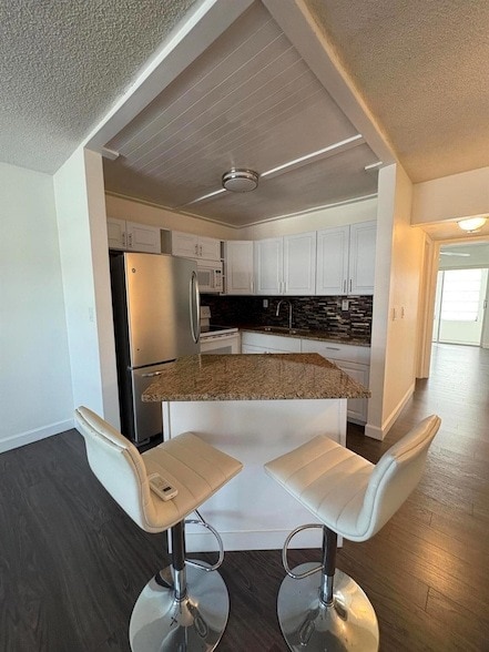 Building Photo - 26 Kingswood E