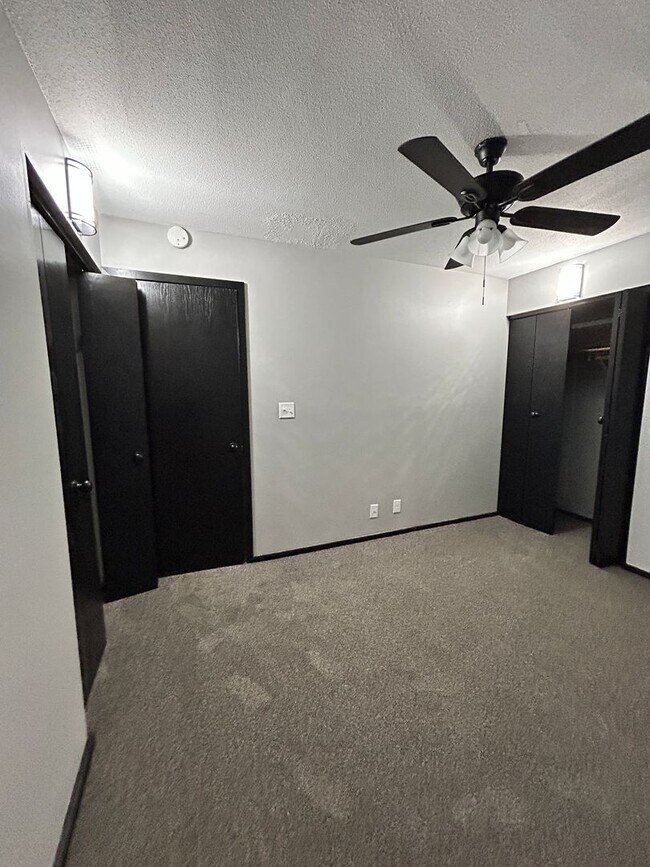 Building Photo - Unique two bedroom 1 1/2 bath with additio...