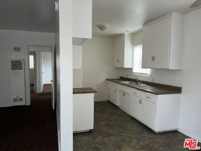 Building Photo - 10702 Crenshaw Blvd