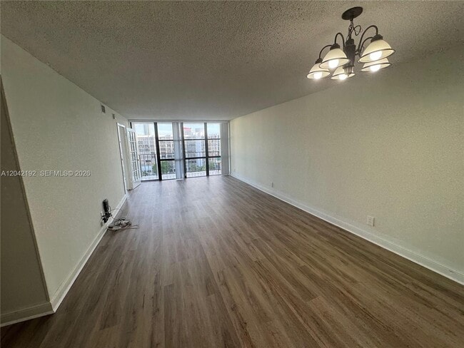Building Photo - 800 Parkview Dr