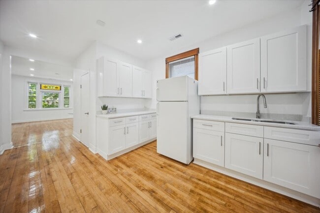Building Photo - 5049 W 29th Pl