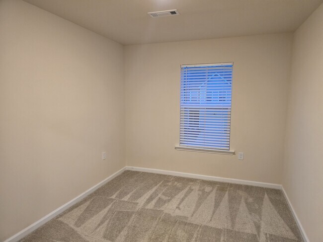 Building Photo - 883 Falls Grove Trl