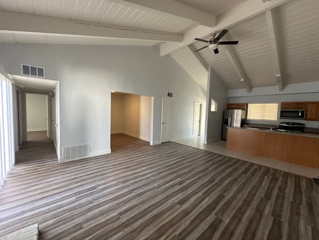 Building Photo - 2601 El Goya Dr