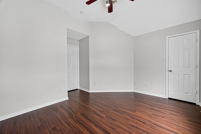 Building Photo - 6222 Skyline Dr