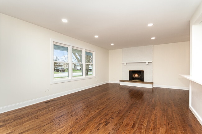 Building Photo - 116 Waxwing Ave