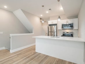 Building Photo - 2008 N Darien St