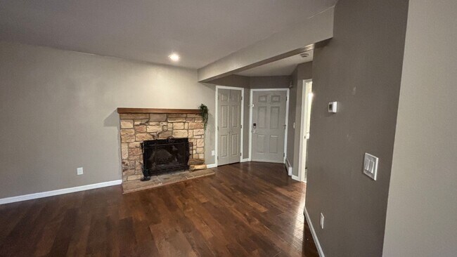 Building Photo - 819 E San Miguel St