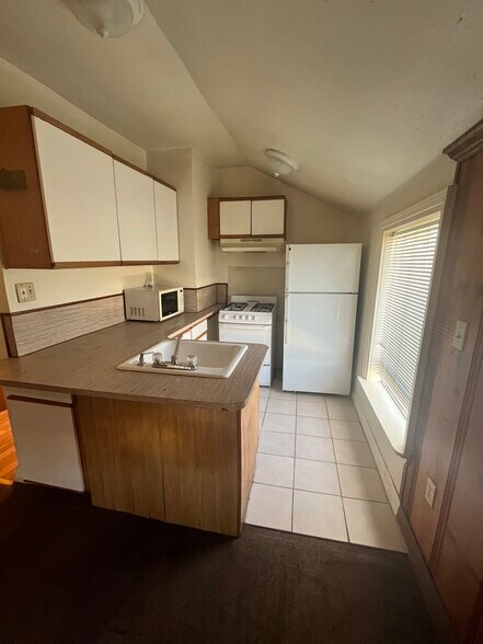 Larger View of Kutchen - 731 Lucas Ave