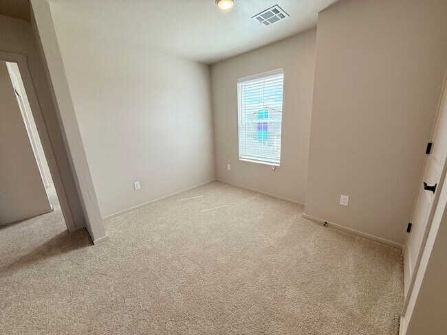 Building Photo - New Home Metro Verde