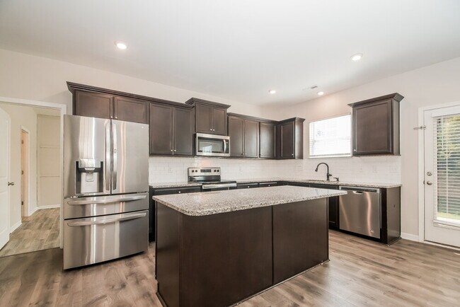 Building Photo - 674 River Dell Townes Ave