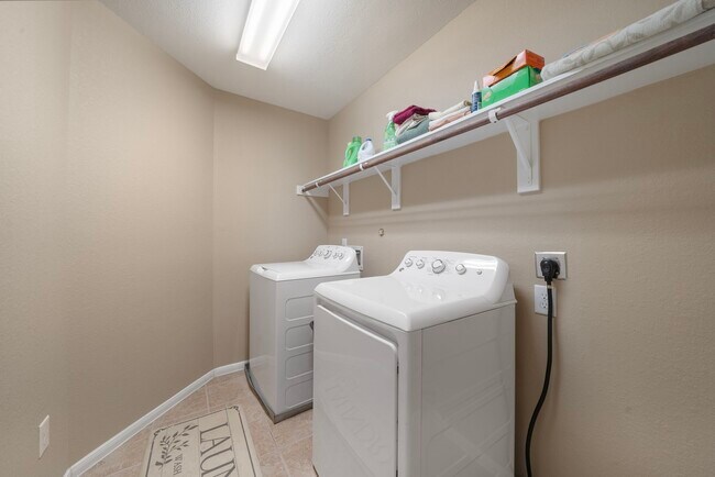 Building Photo - 2621 Wilson Creek Dr