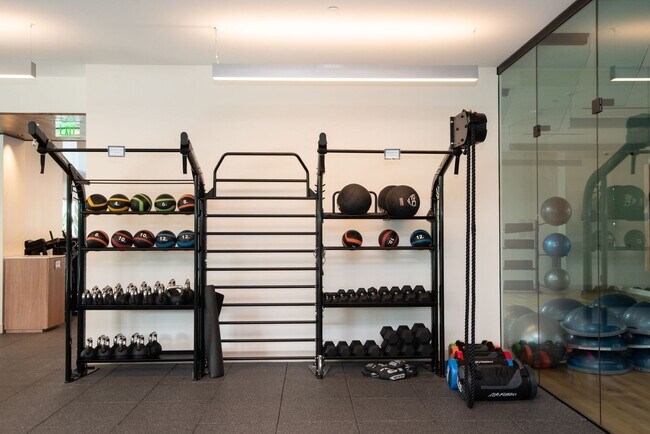 Building Photo - SKY ALA MOANA ONE BEDROOM AVAILABLE NOW