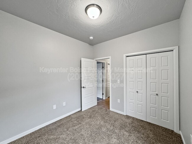 Building Photo - 4265 N Reed Ln