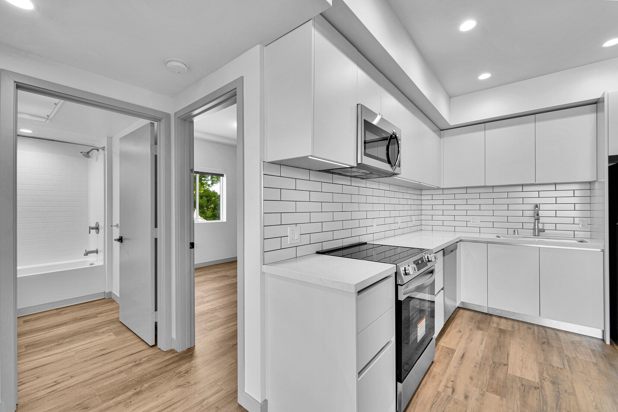 Building Photo - 1240 Magnolia Ave