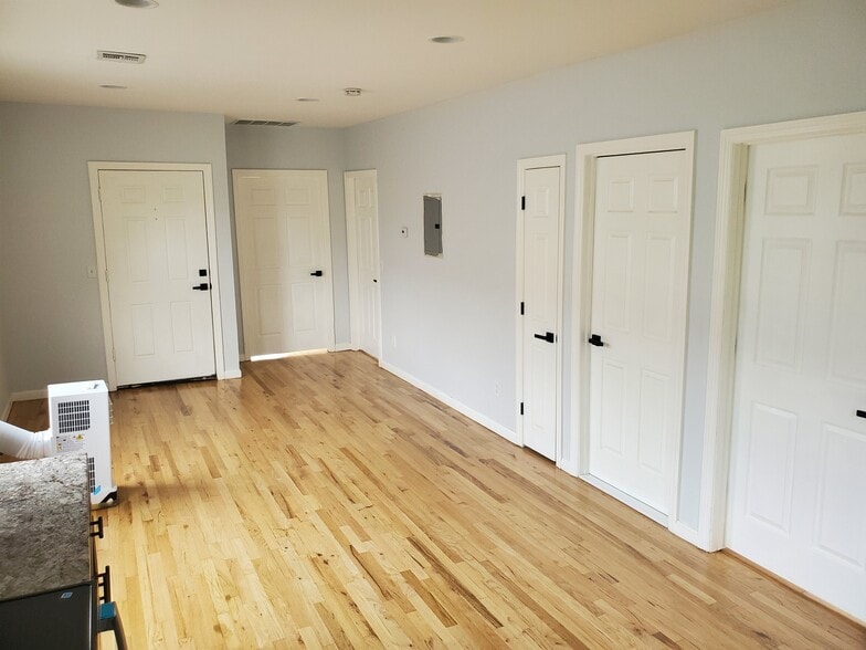 Living rm - 250 Inslee Pl