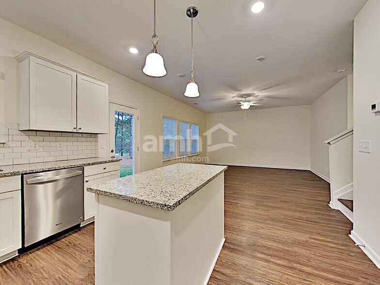 Building Photo - 428 Camp dr